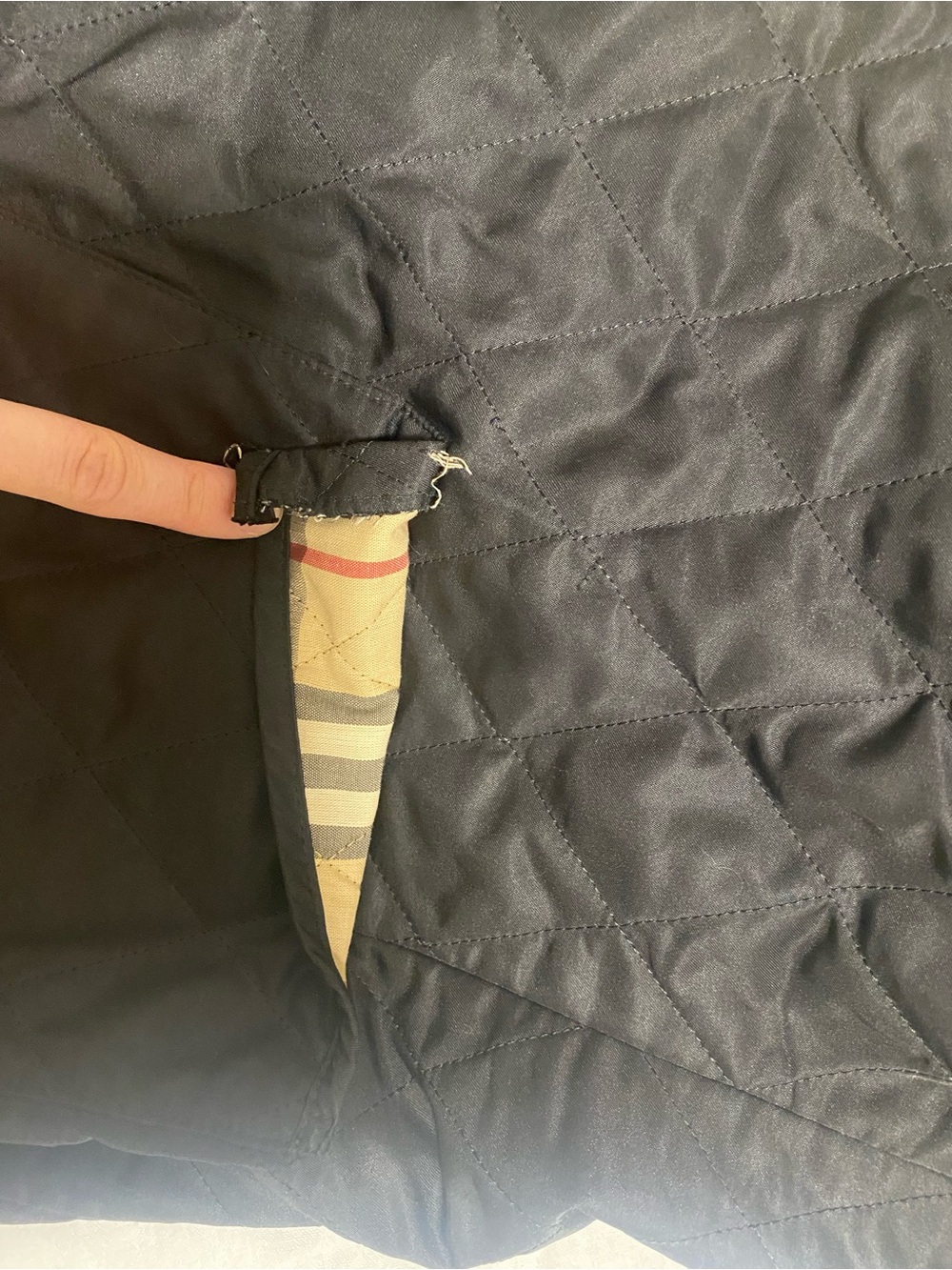 Burberry Quilted Black Jacket with Plaid Lining - Picture 4 of 5